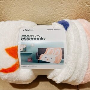 NEW 50” x 60” Room Essentials Throw